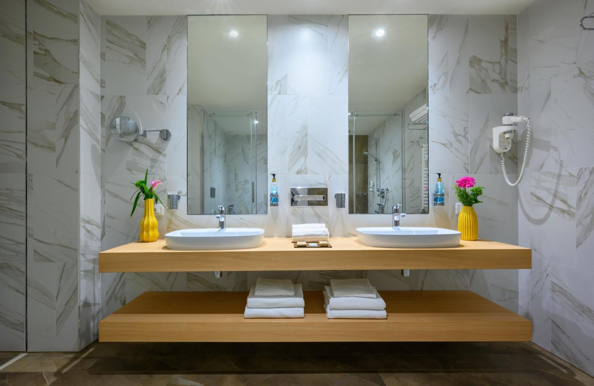 Leonardo Hotel Lago Di Garda - Wellness And Spa Lazise Exteriör bild