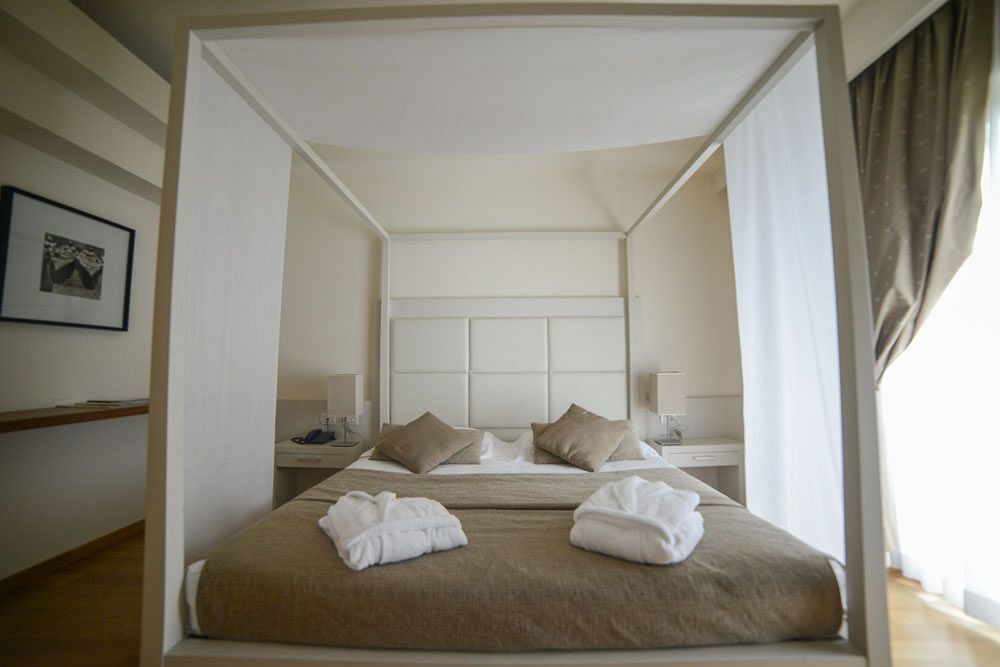 Leonardo Hotel Lago Di Garda - Wellness And Spa Lazise Exteriör bild