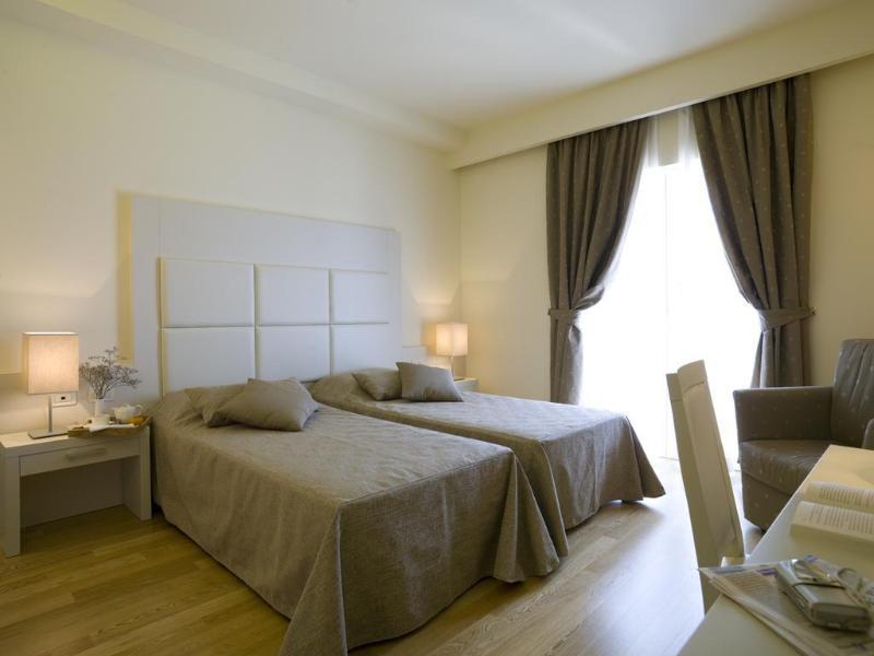 Leonardo Hotel Lago Di Garda - Wellness And Spa Lazise Exteriör bild